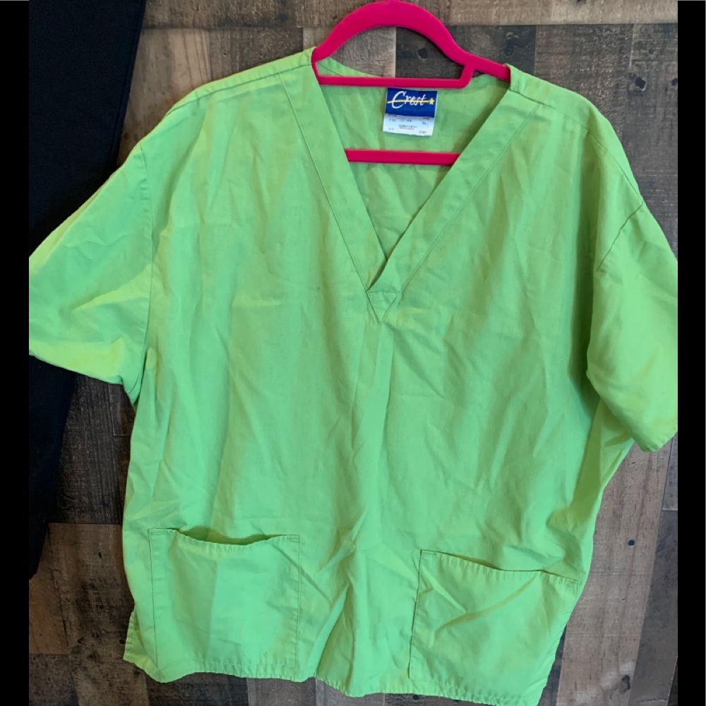 XL Crest scrub top